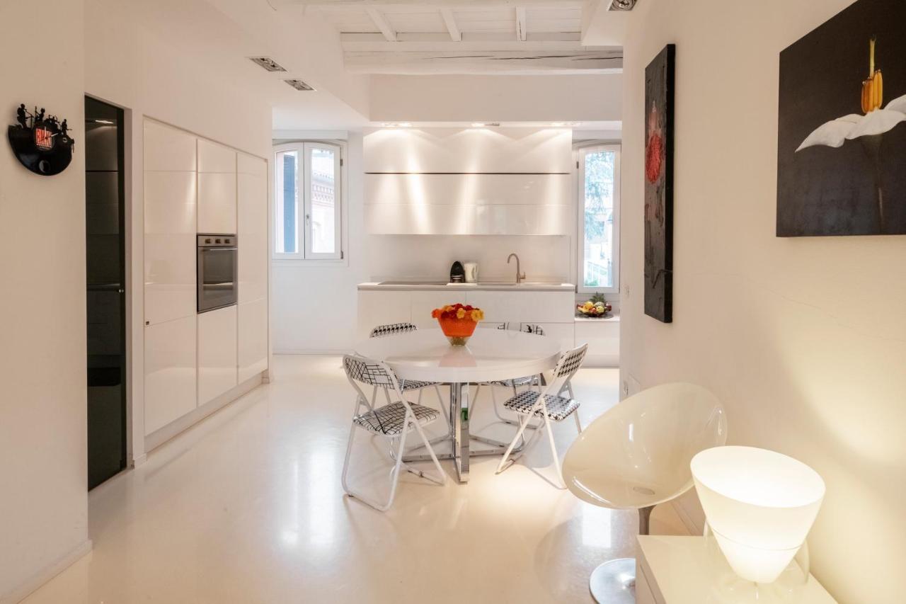Charming Flat In Centro A Ferrara Con Posto Auto 빌라 외부 사진