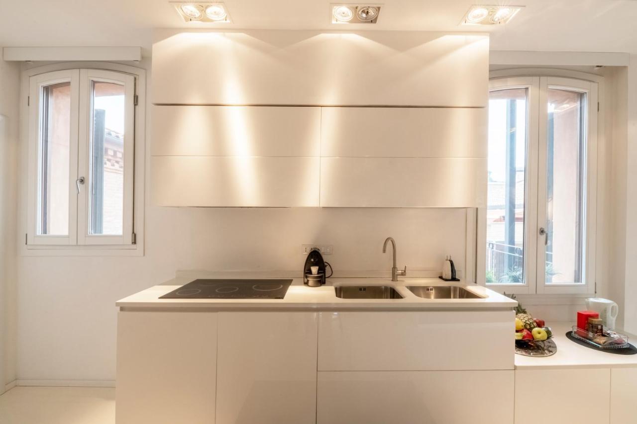 Charming Flat In Centro A Ferrara Con Posto Auto 빌라 외부 사진