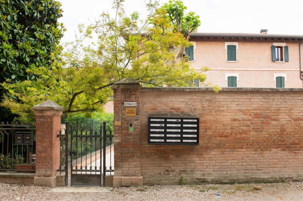Charming Flat In Centro A Ferrara Con Posto Auto 빌라 외부 사진