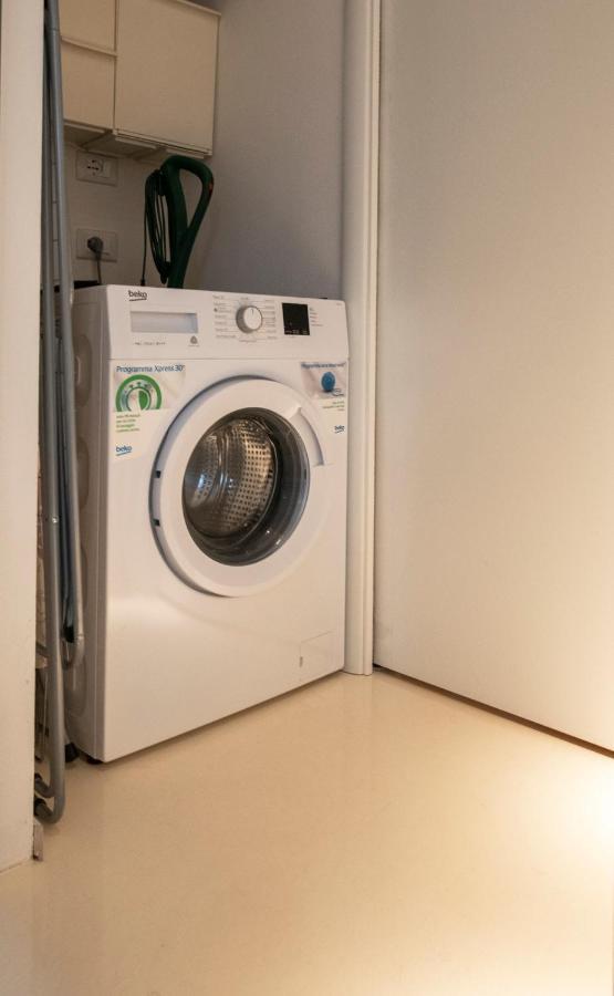 Charming Flat In Centro A Ferrara Con Posto Auto 빌라 외부 사진