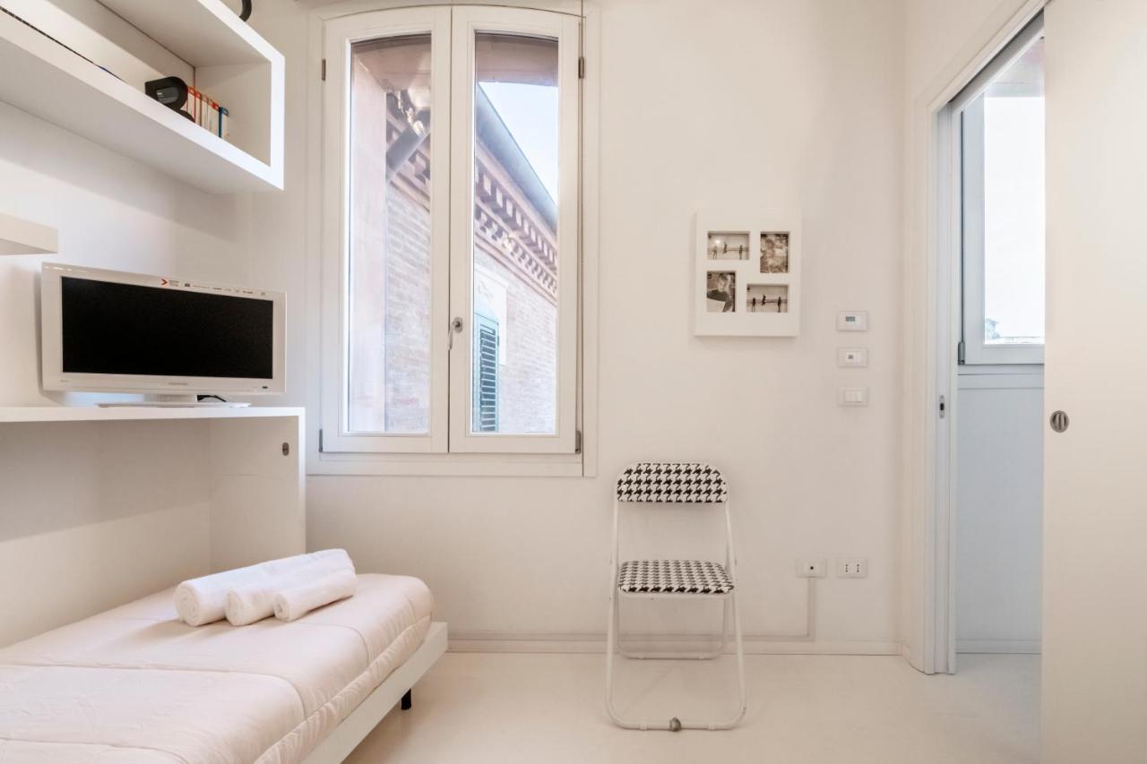 Charming Flat In Centro A Ferrara Con Posto Auto 빌라 외부 사진