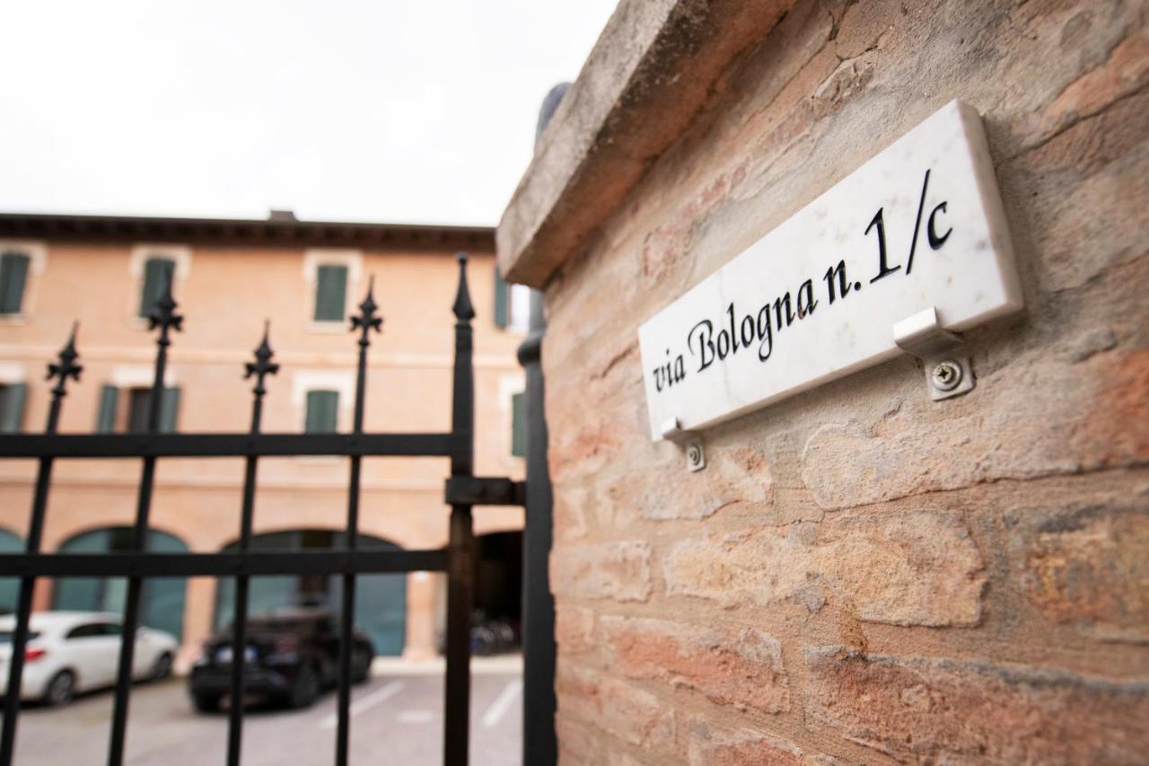 Charming Flat In Centro A Ferrara Con Posto Auto 빌라 외부 사진
